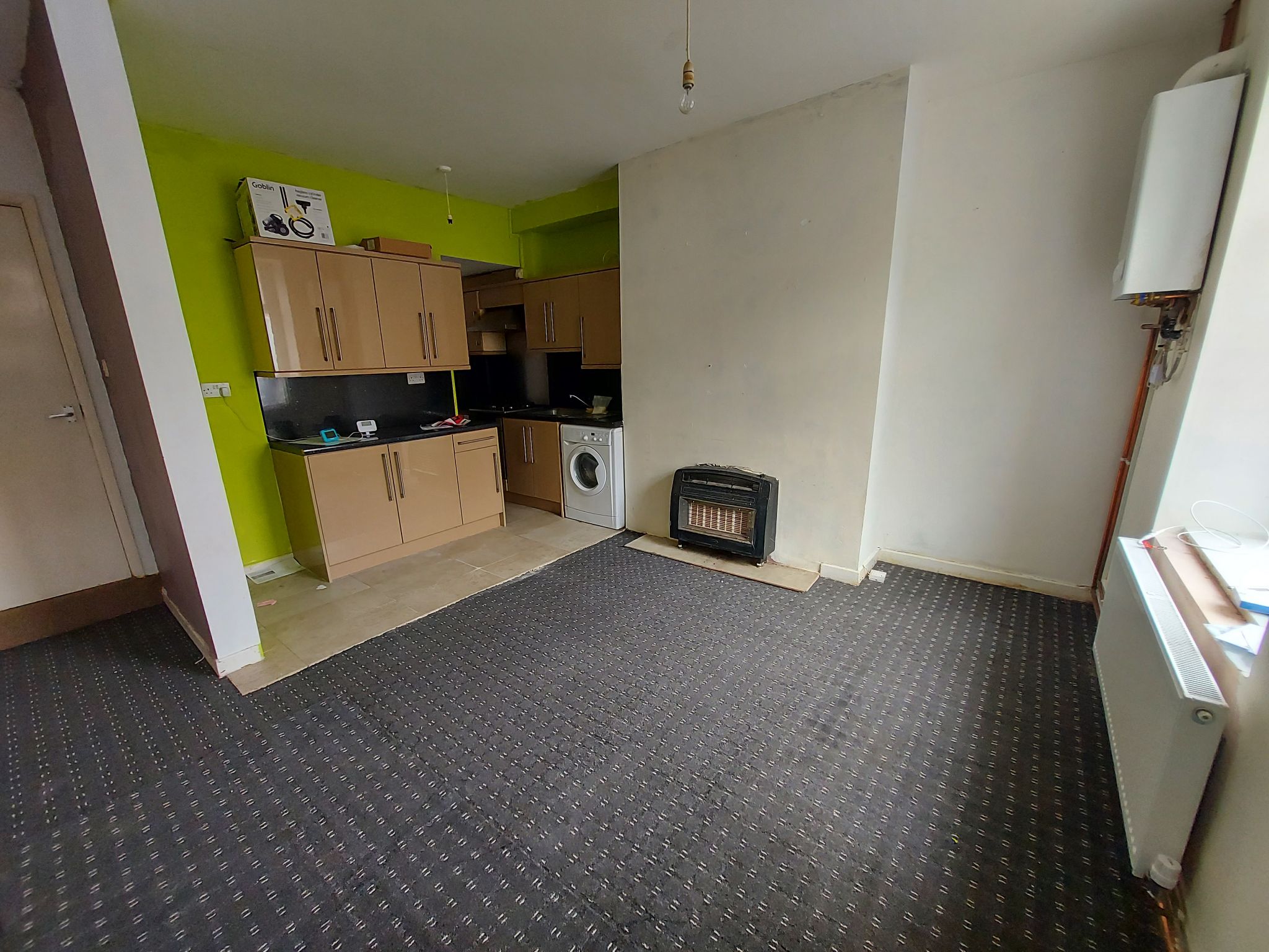 1 bedroom mid terraced house Let in Bradford - Photograph 1.