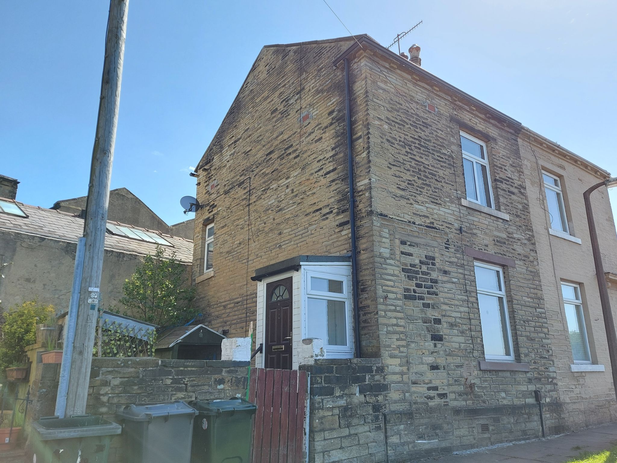 1 bedroom mid terraced house To Let in Bradford - Photograph 11.