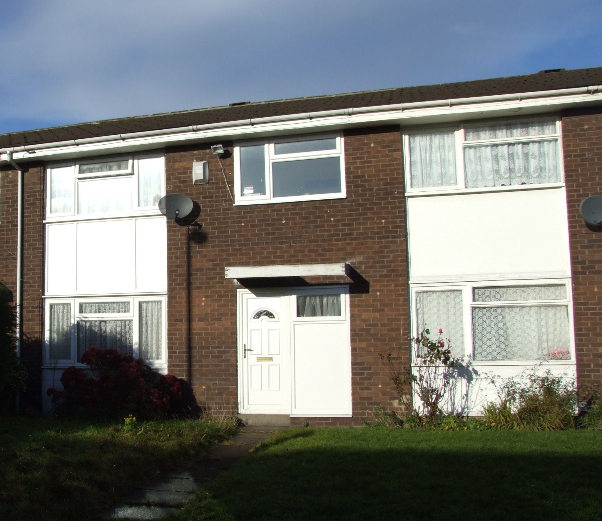 3 bedroom mid terraced house Let in Bradford - Photograph 3.