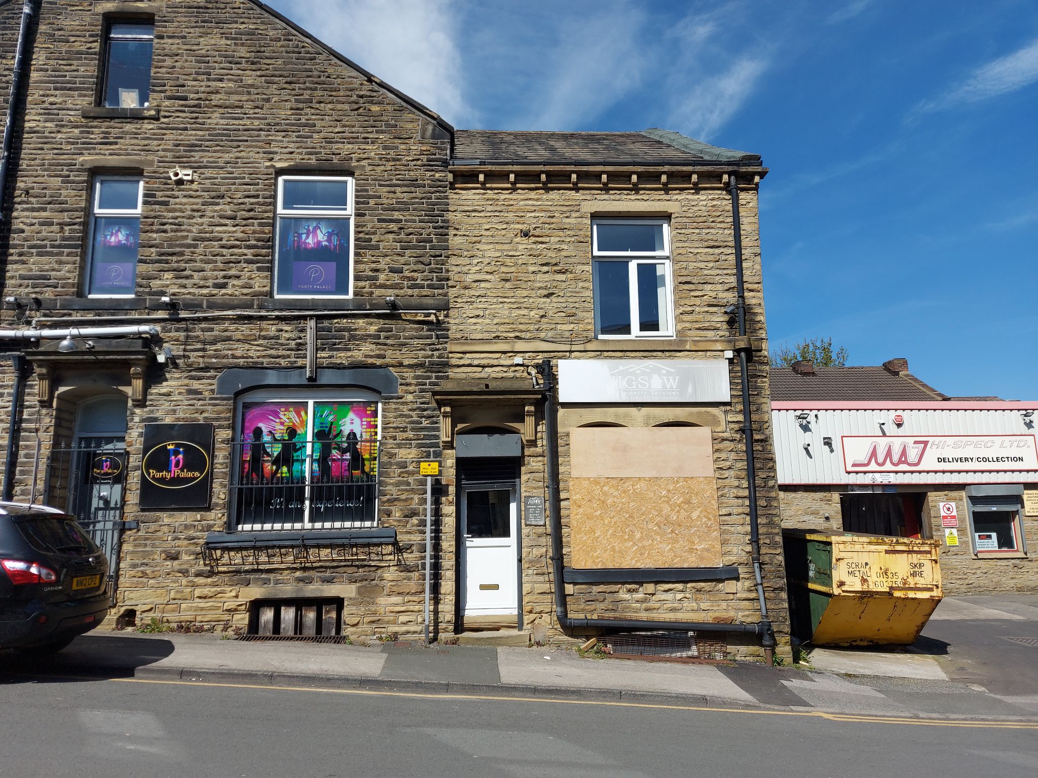 Office To Let in Bradford - Photograph 1.