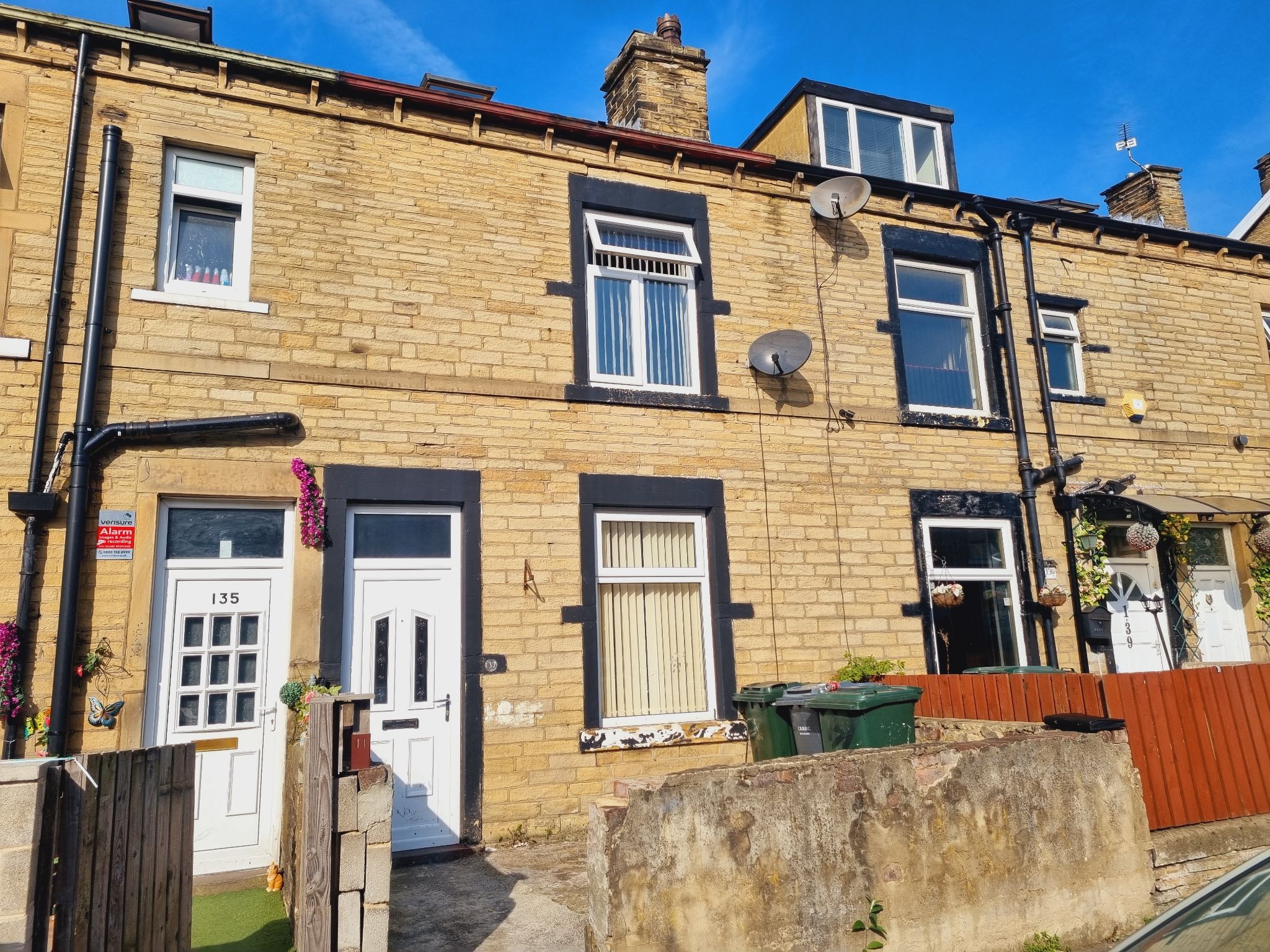 2 bedroom mid terraced house For Sale in Bradford - Photograph 1.