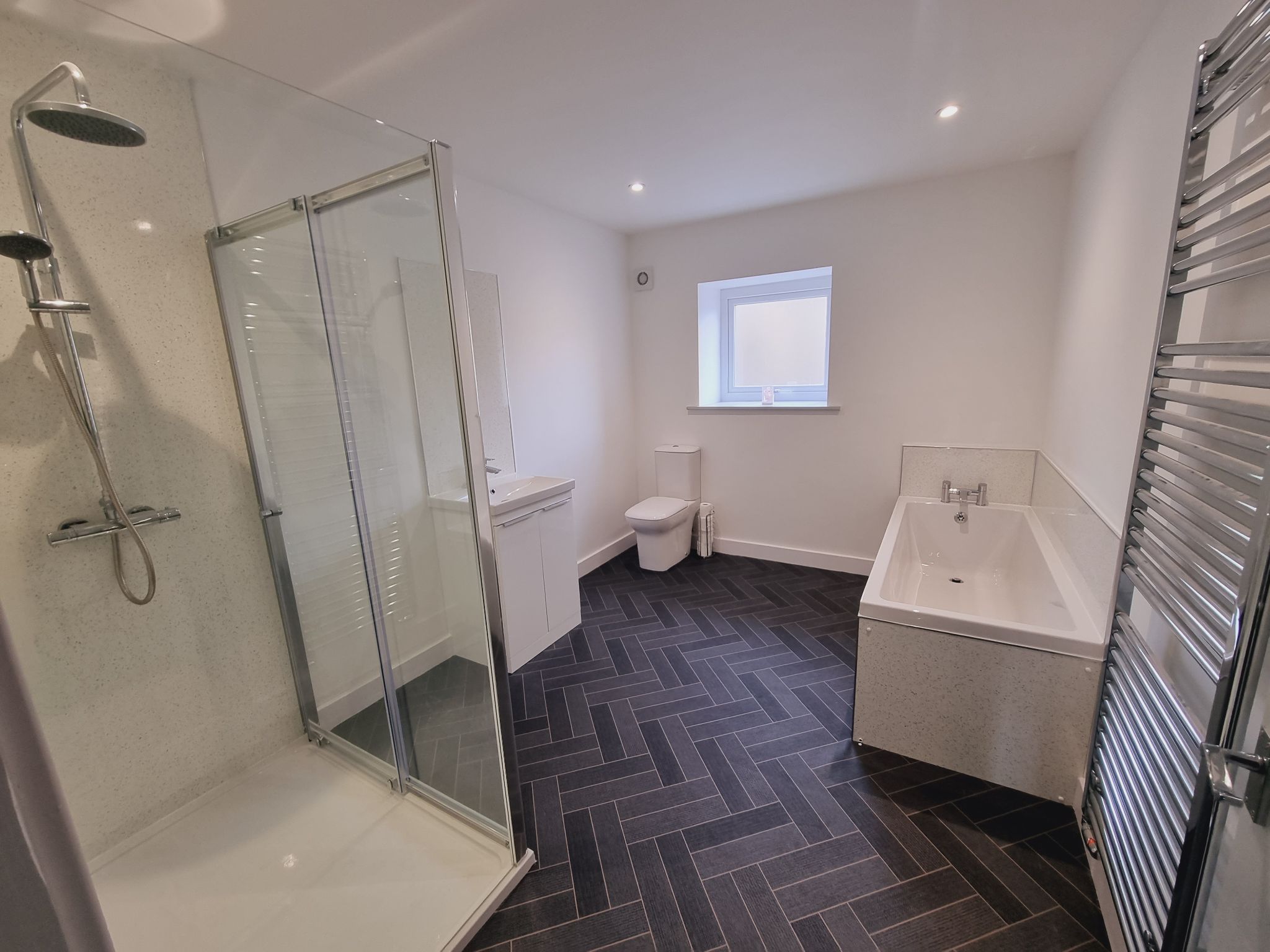  - 14B Family Bathroom