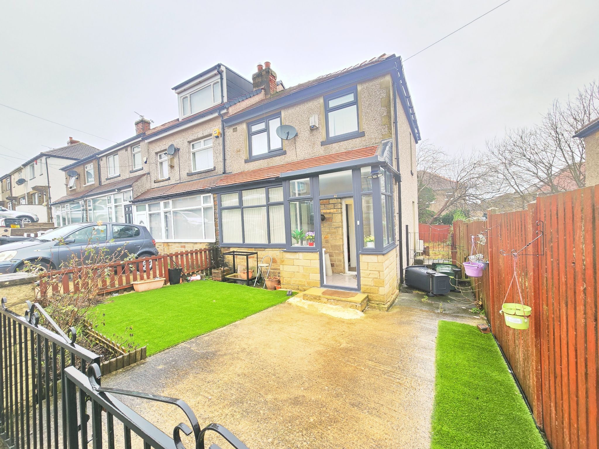 2 bedroom mid terraced house Let in Bradford - Photograph 1.
