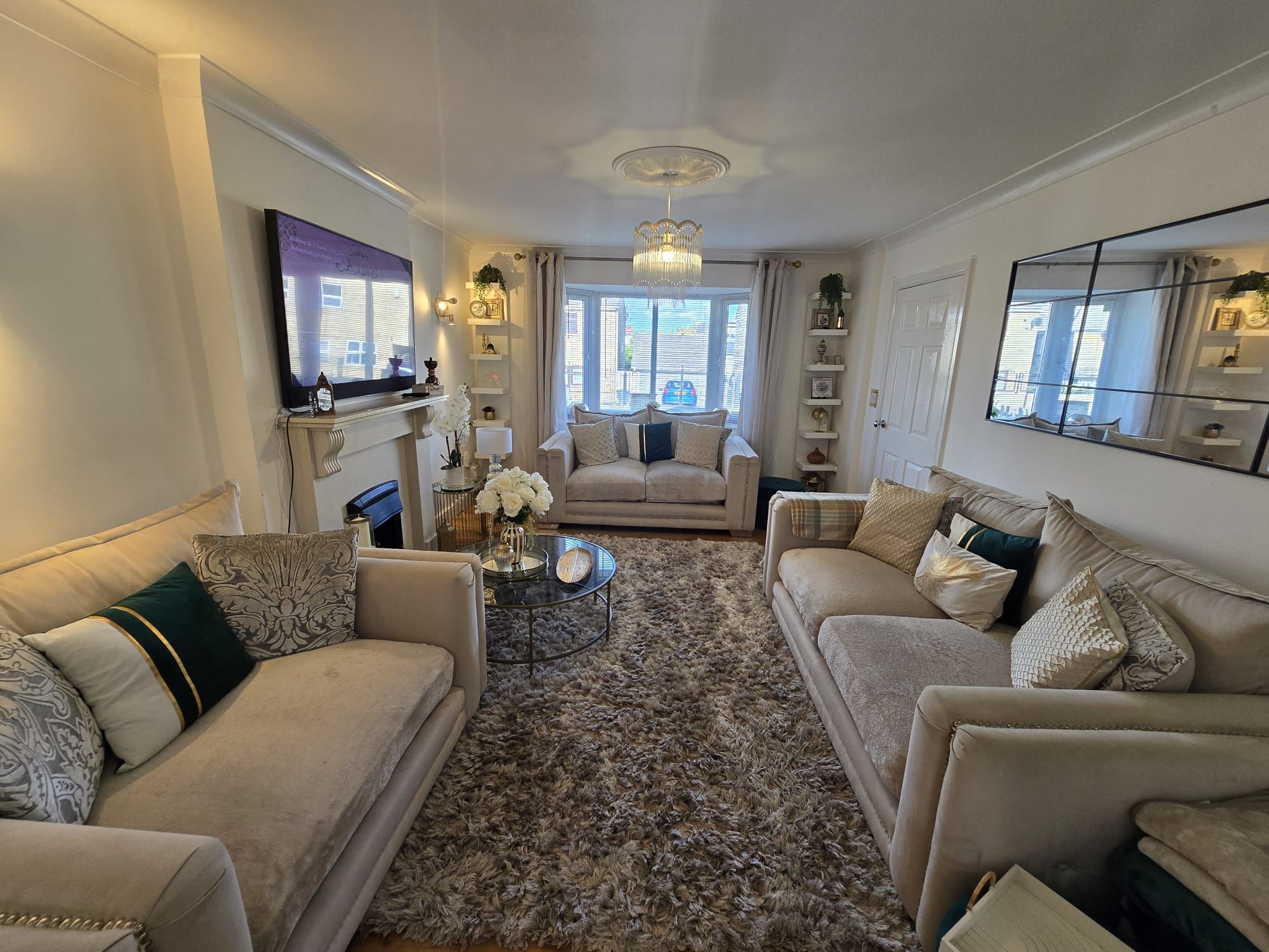 6 bedroom semi-detached house For Sale in Bradford - Property photograph.