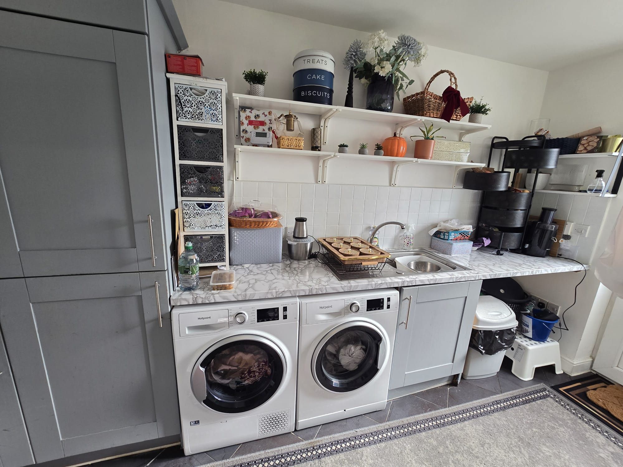 6 bedroom semi-detached house For Sale in Bradford - Property photograph.