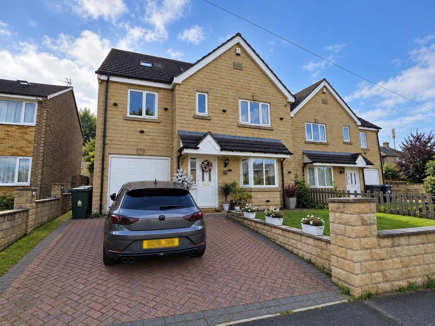 6 bedroom semi-detached house For Sale in Bradford - Property photograph.