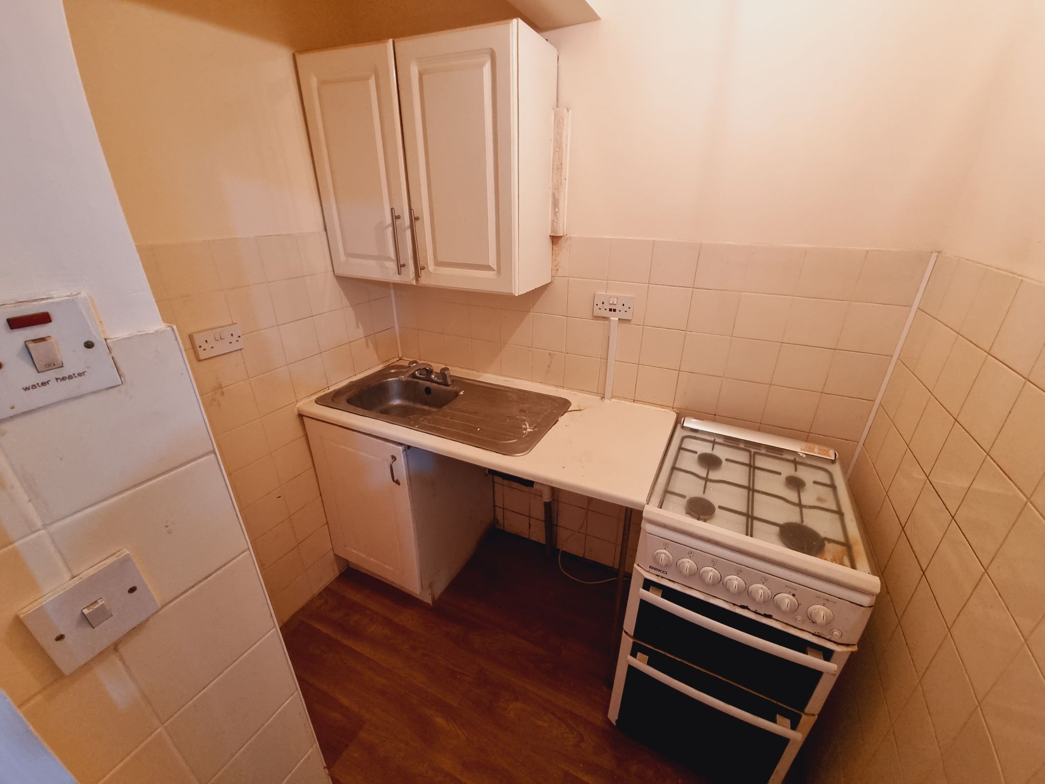 1 bedroom mid terraced house To Let in Bradford - Property photograph.