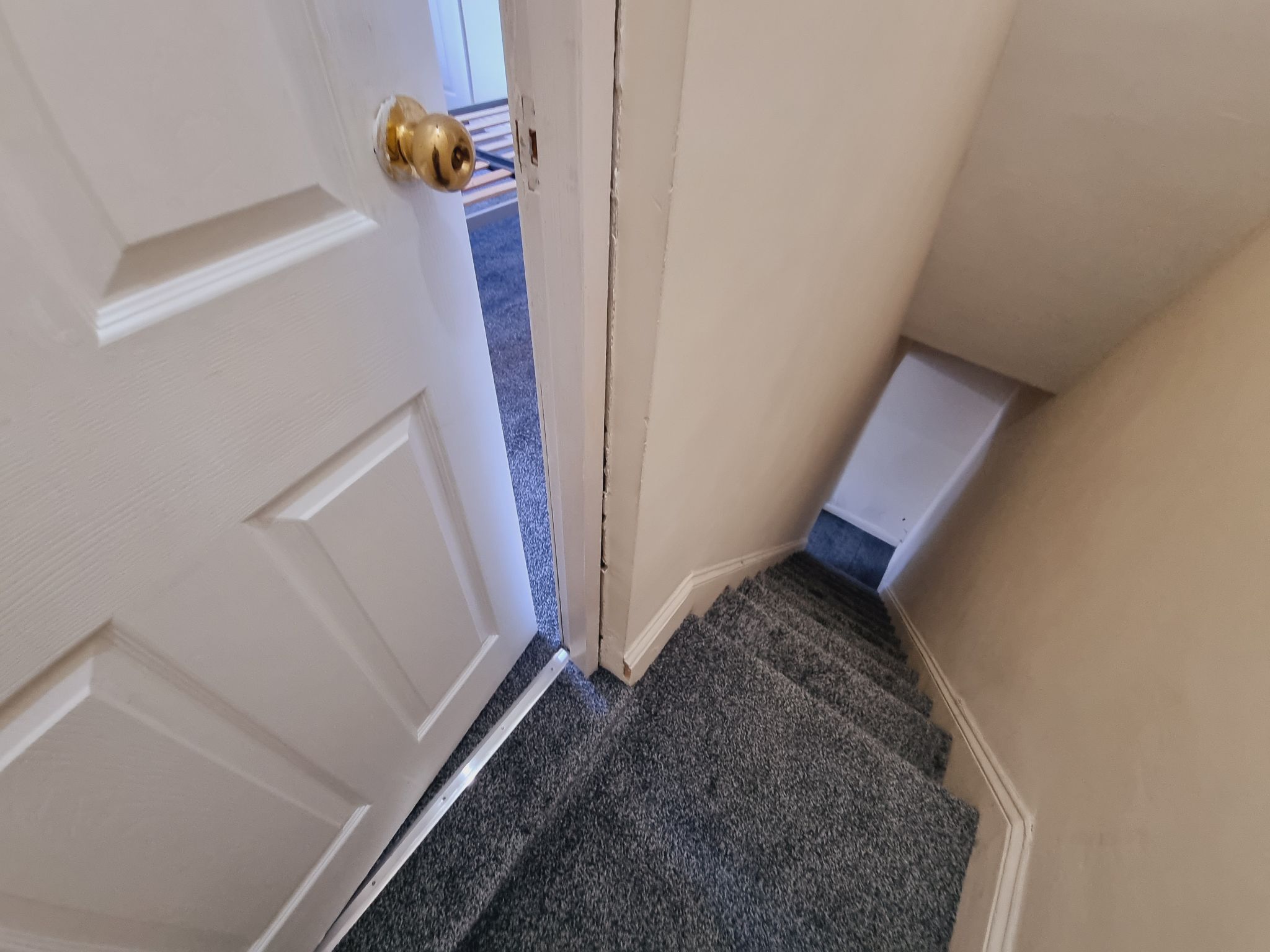 1 bedroom mid terraced house To Let in Bradford - Property photograph.