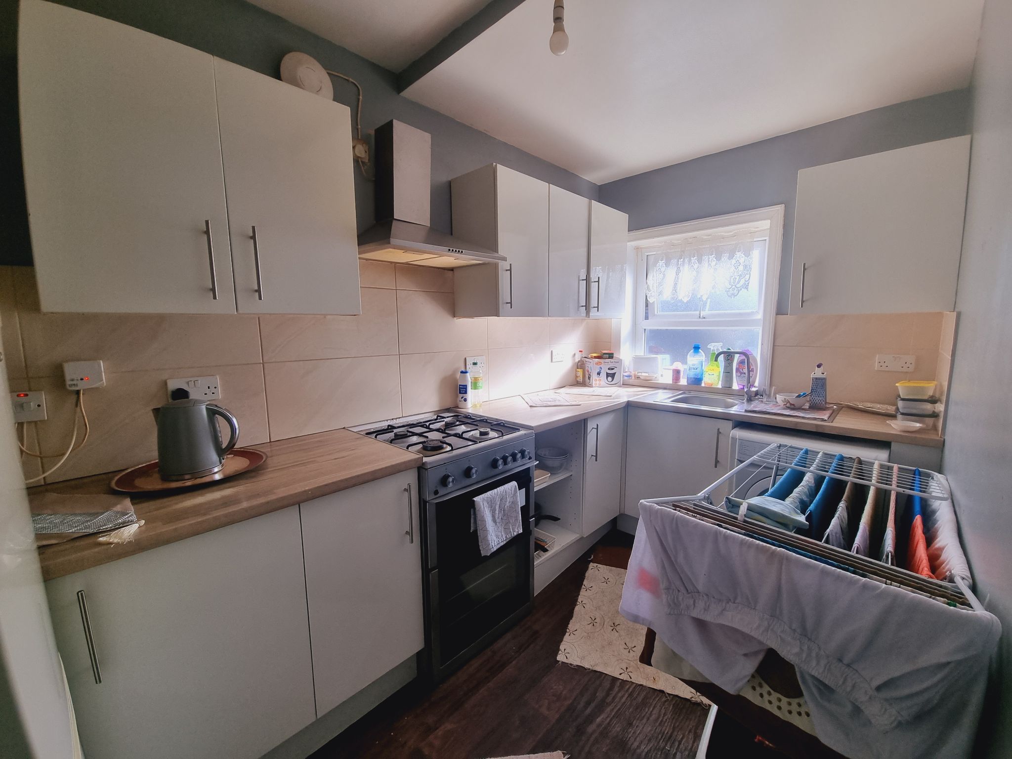 2 bedroom flat flat/apartment Let in Bradford - Photograph 16.