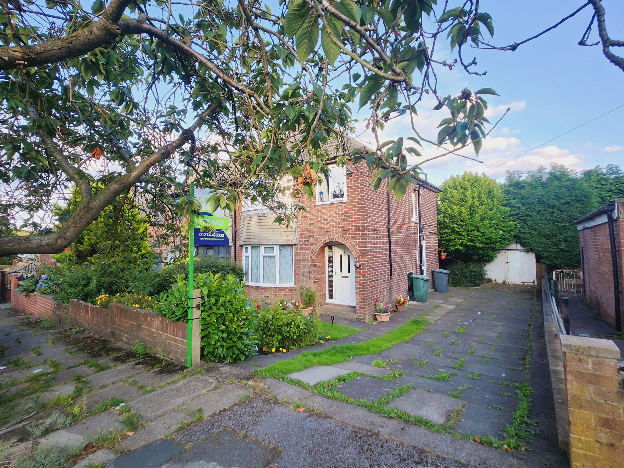 3 bedroom semi-detached house For Sale in Bradford - Photograph 1.