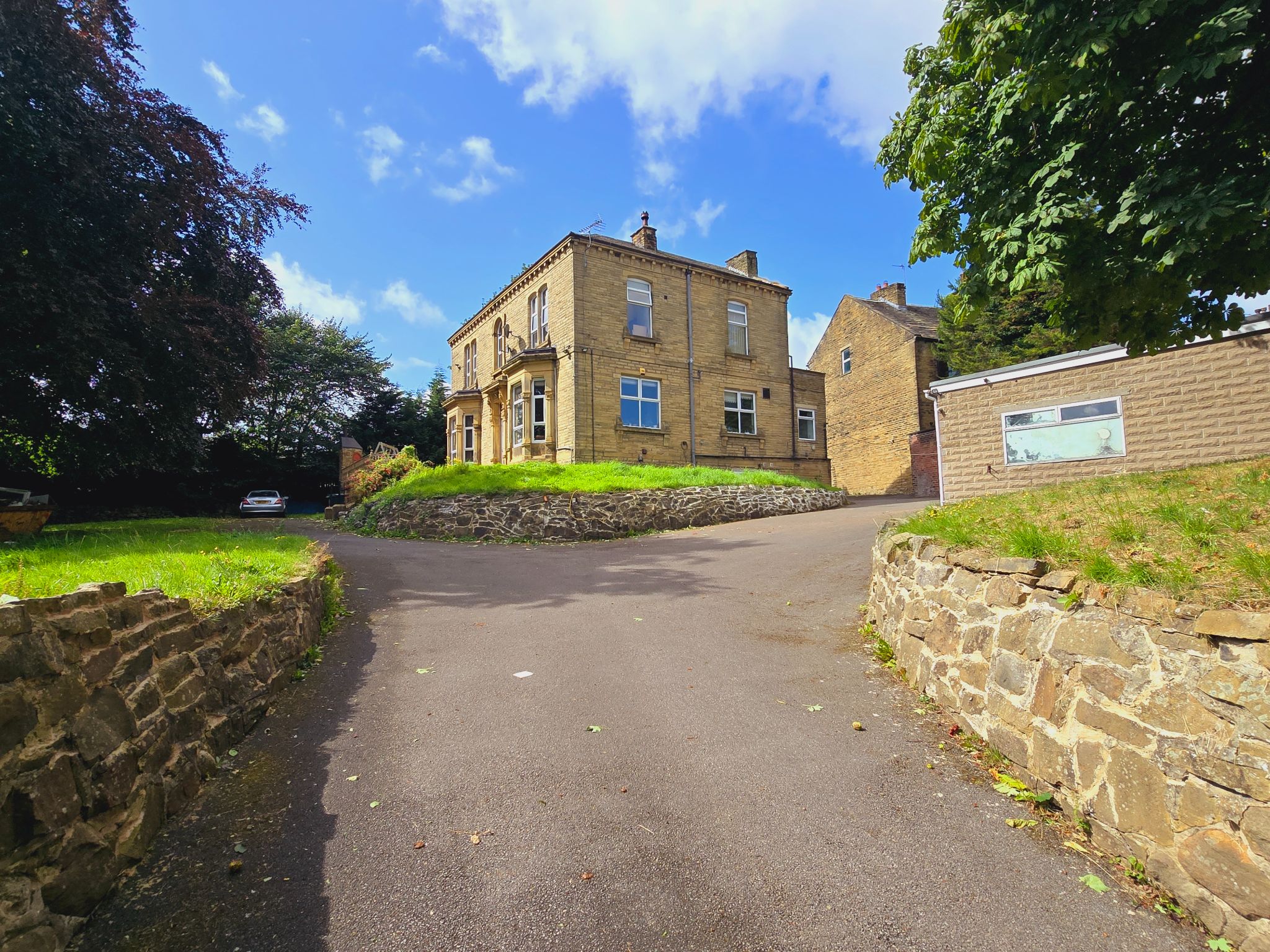 6 bedroom detached house Sale Agreed in Bradford - Photograph 1.