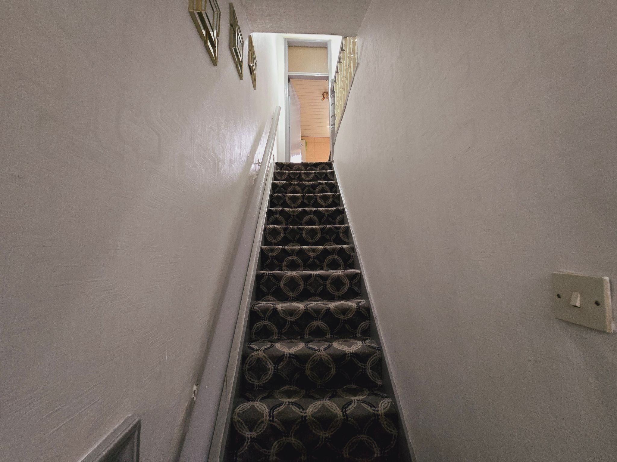  - Photograph 39