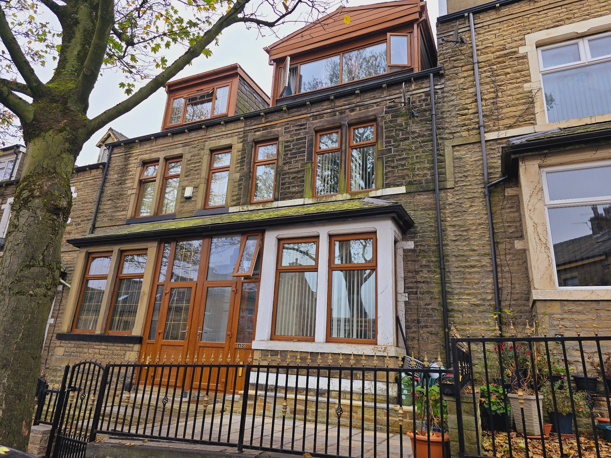 5 bedroom mid terraced house For Sale in Bradford - Property photograph.