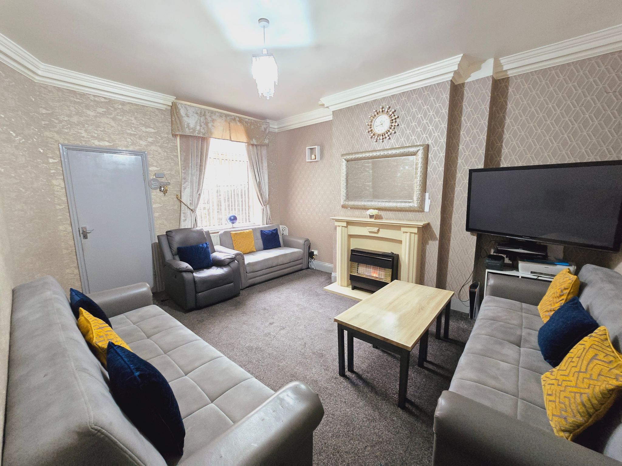 5 bedroom mid terraced house For Sale in Bradford - Property photograph.