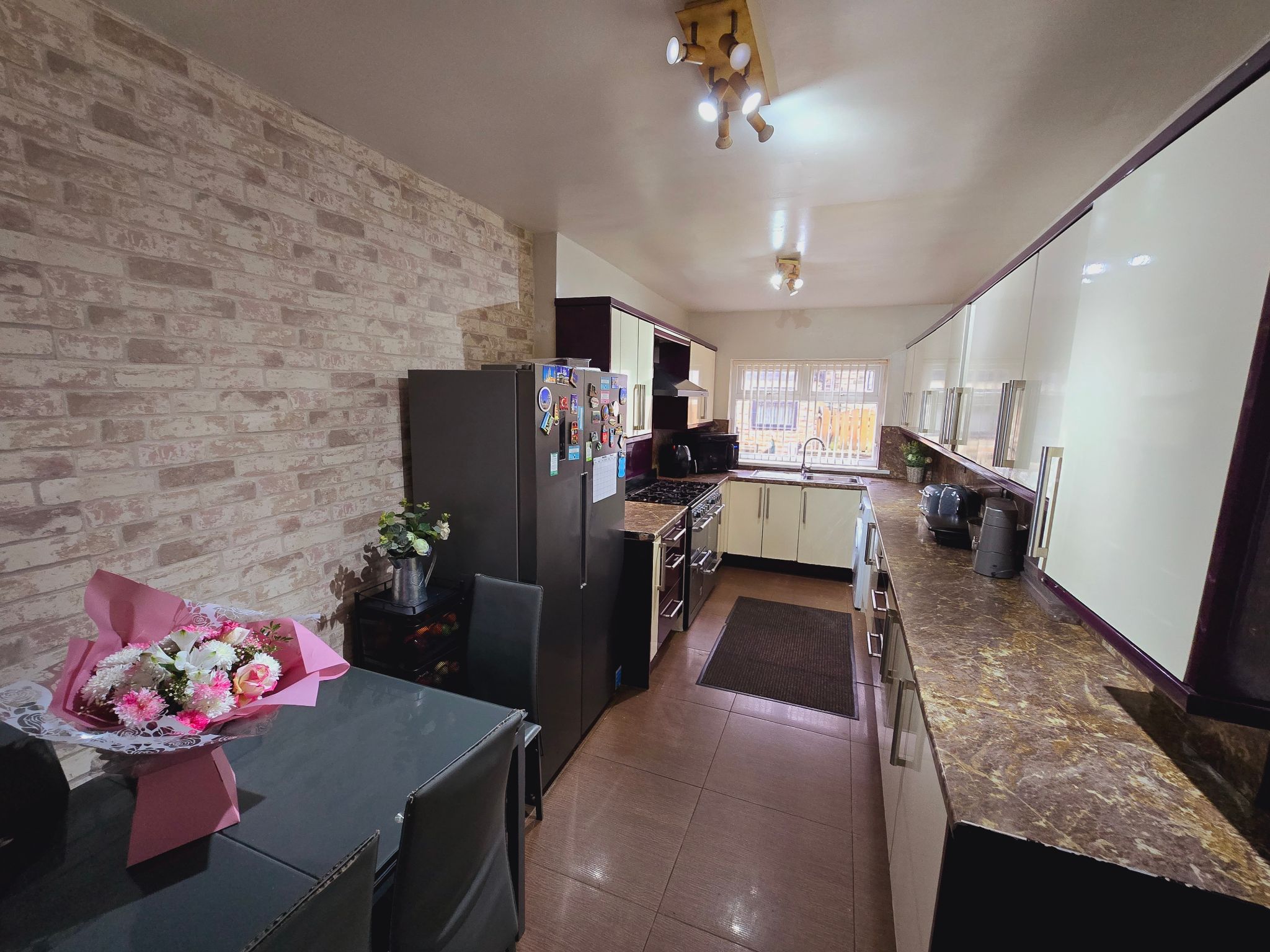 5 bedroom mid terraced house For Sale in Bradford - Property photograph.