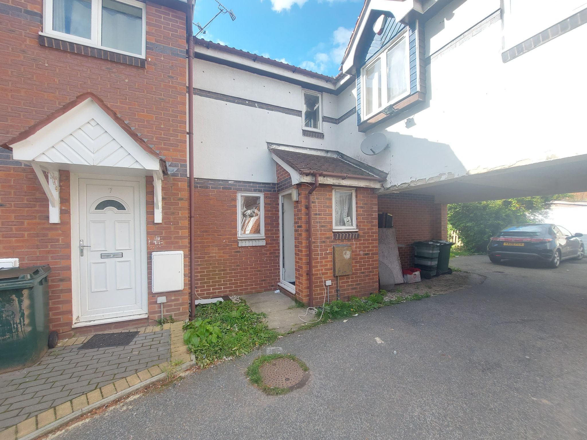 3 bedroom end terraced house Let in Bradford - Photograph 1.