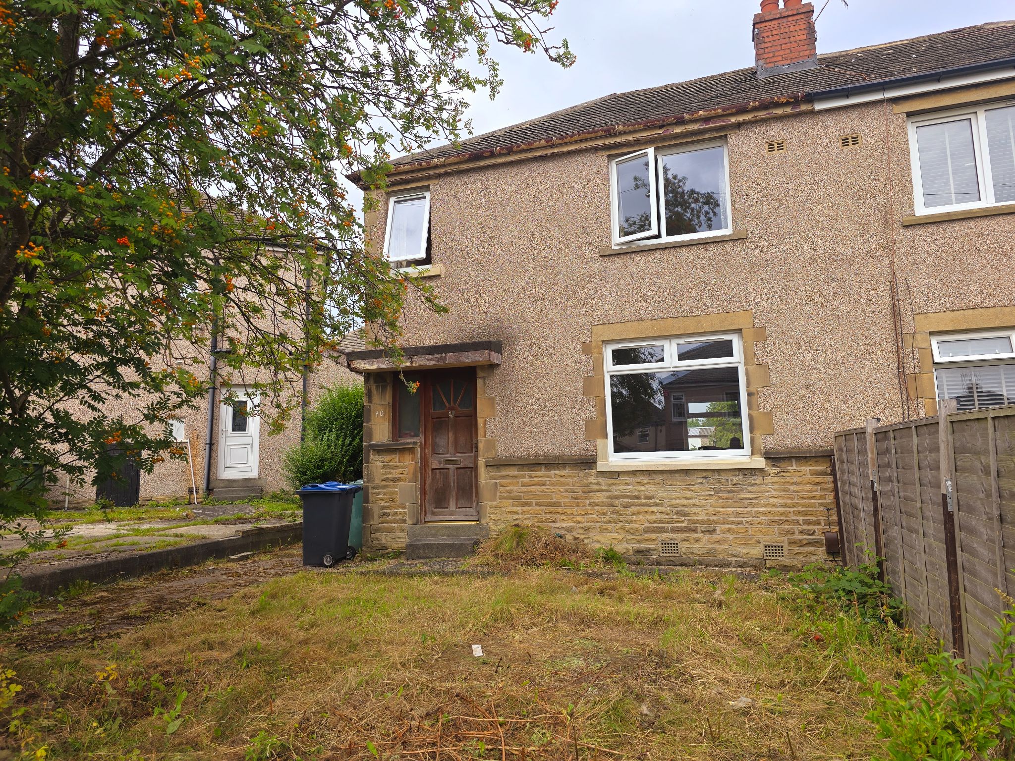 3 bedroom semi-detached house Sale Agreed in Bradford - Photograph 1.
