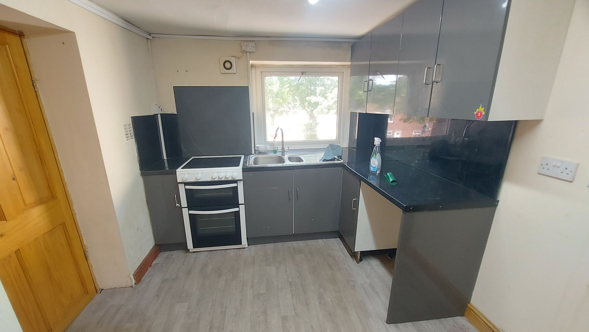 1 bedroom flat flat/apartment To Let in Bradford - Property photograph.