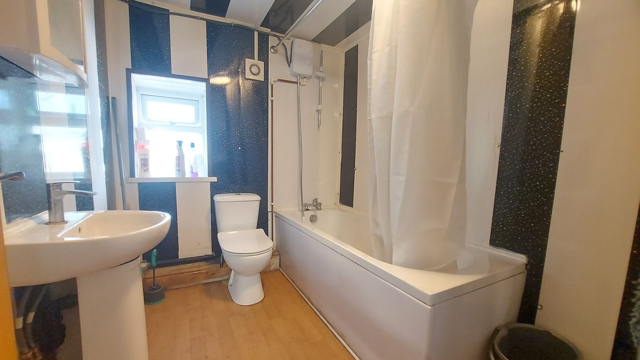 1 bedroom flat flat/apartment To Let in Bradford - Property photograph.