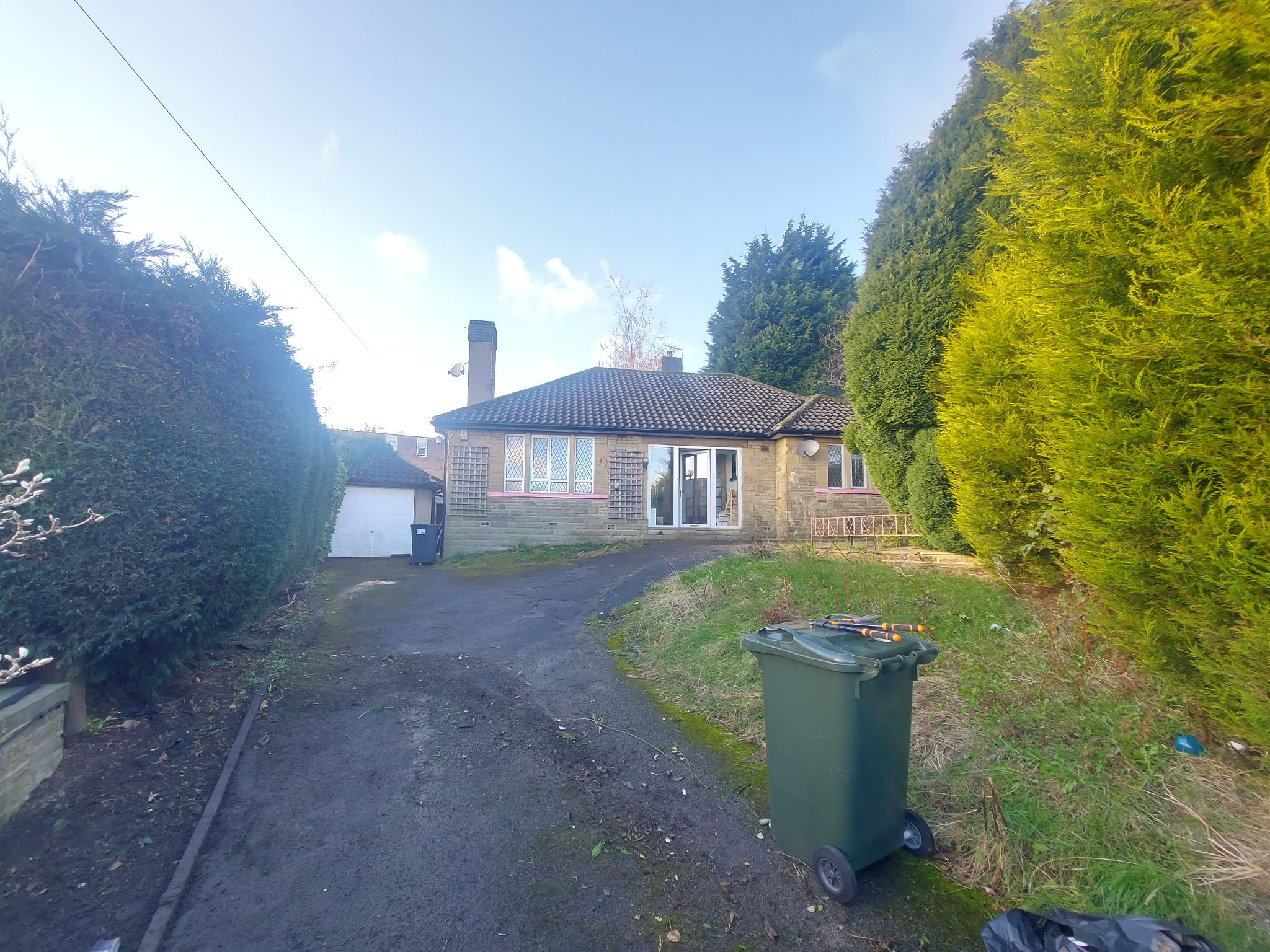 3 bedroom detached bungalow Let in Bradford - Photograph 1.