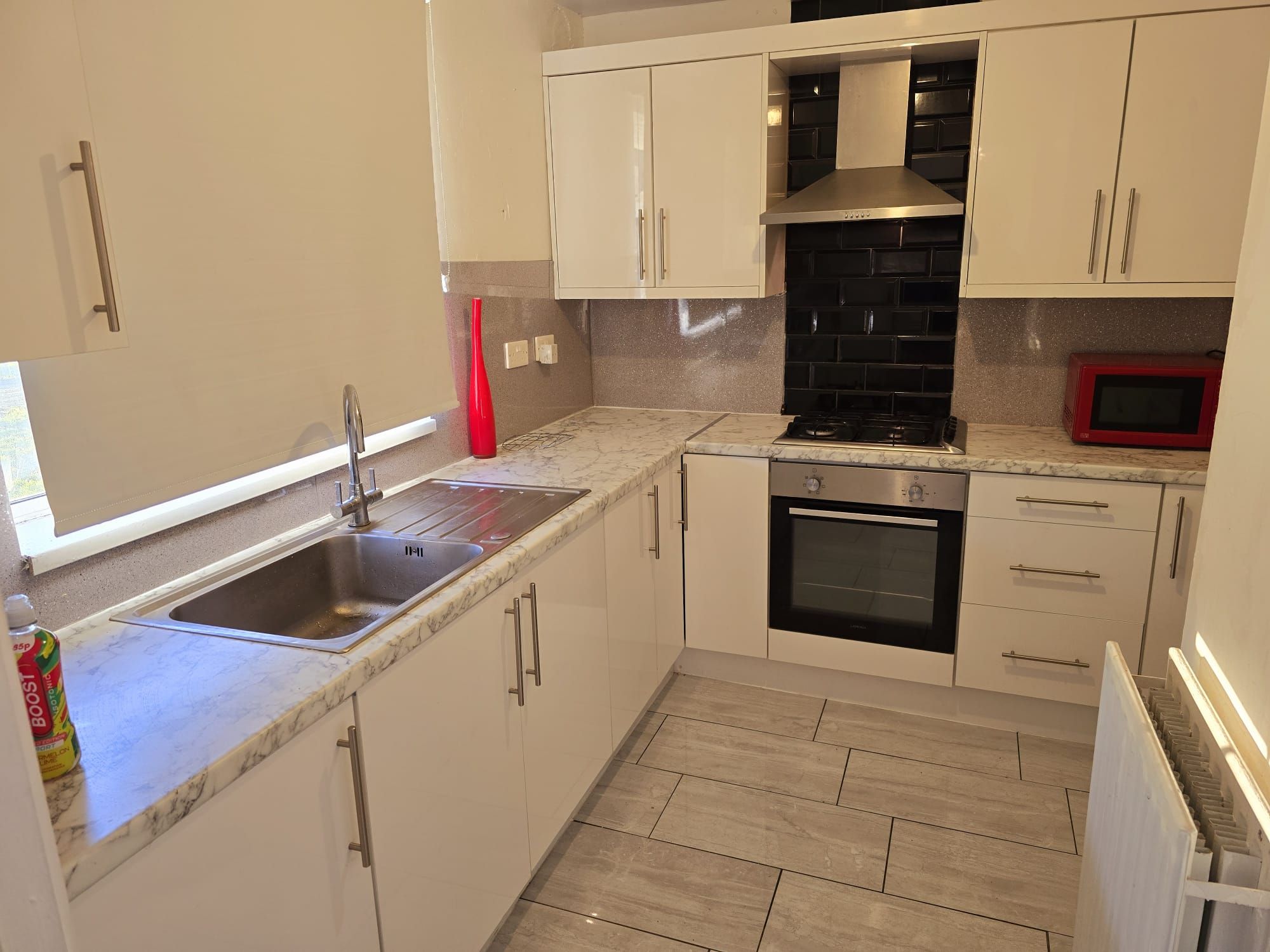 1 bedroom ground floor flat/apartment Let in Bradford - Photograph 4.