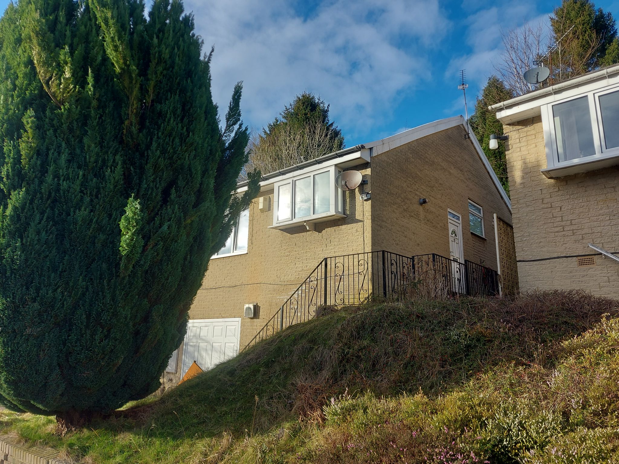 2 bedroom semi-detached house Let in Bradford - Photograph 1.