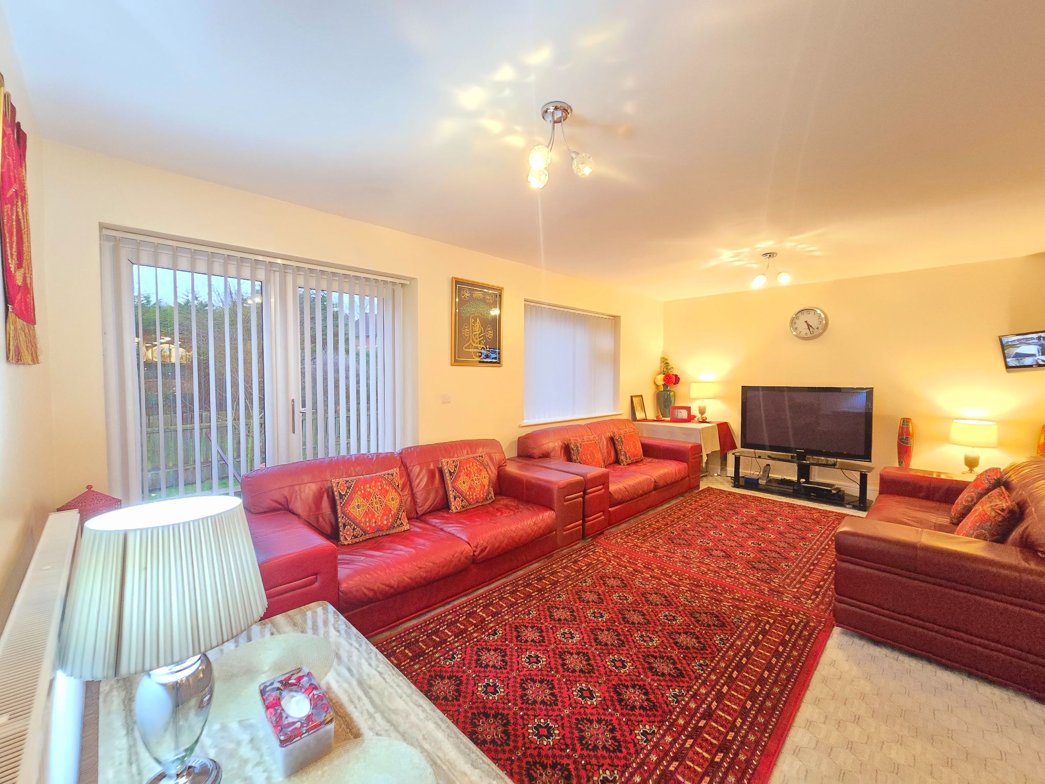 4 bedroom detached house For Sale in Bradford - Property photograph.