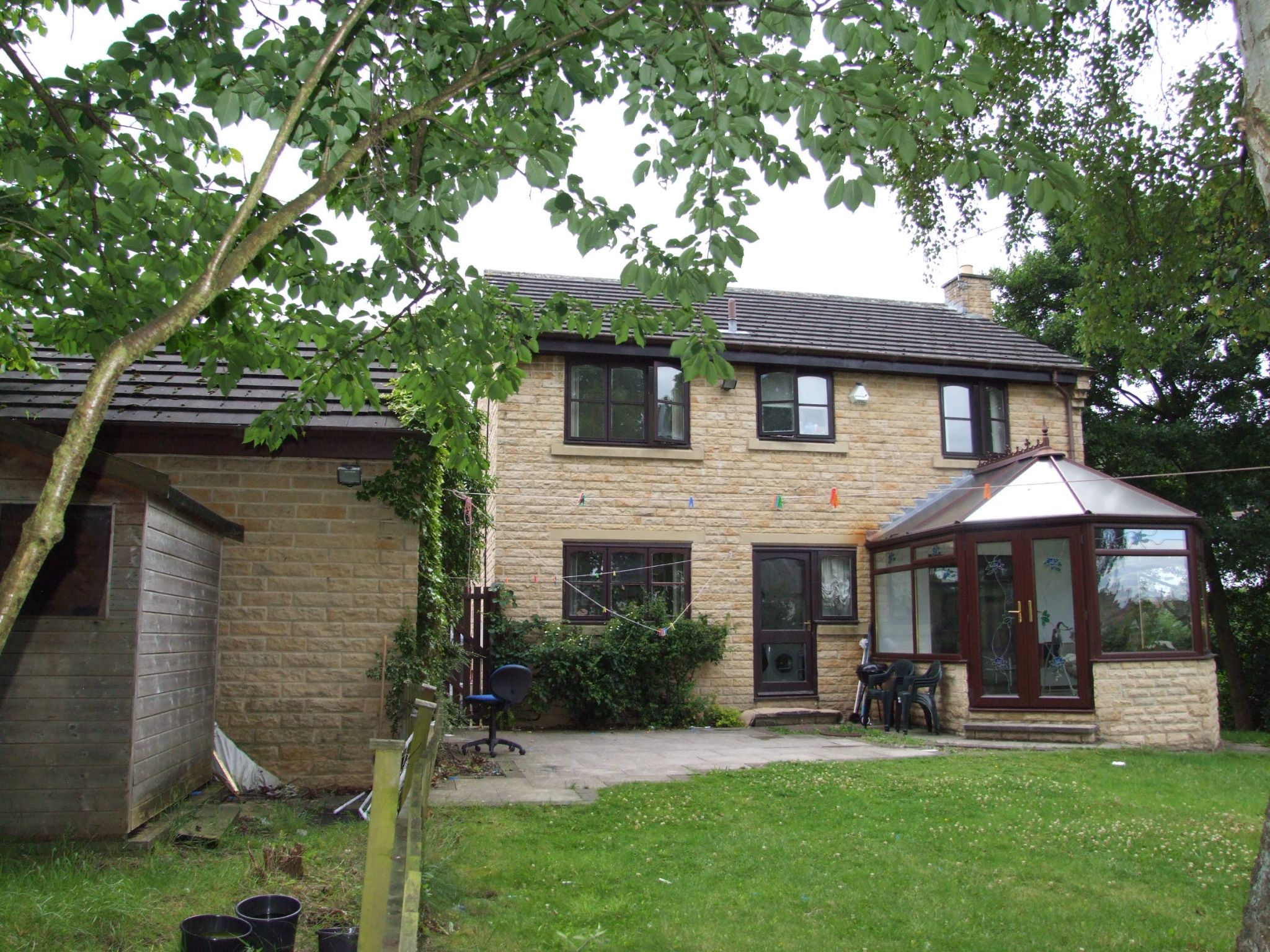 4 bedroom detached house For Sale in Shipley - Property photograph.