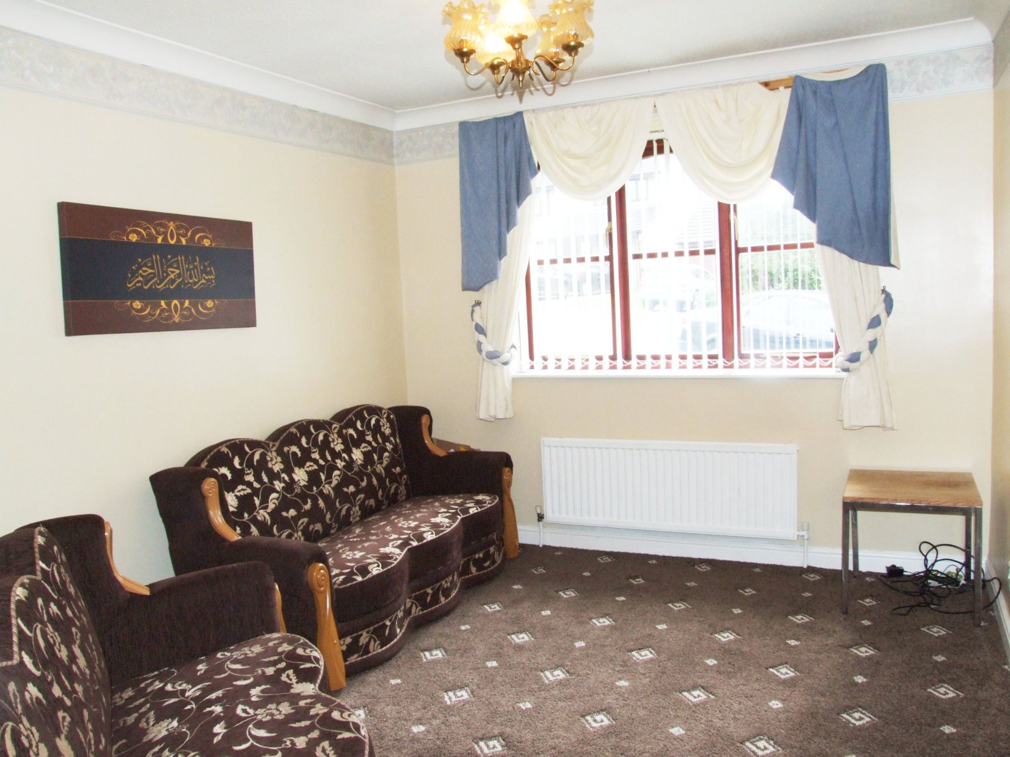 4 bedroom detached house For Sale in Shipley - Property photograph.