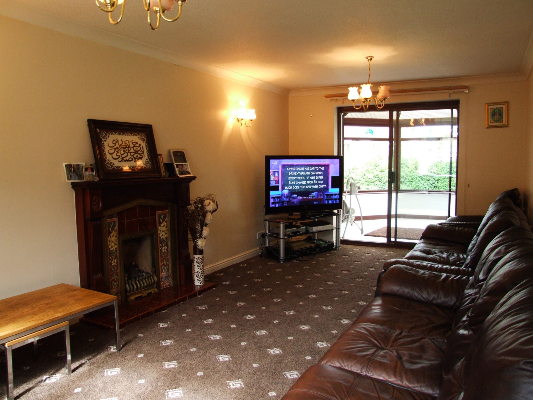 4 bedroom detached house For Sale in Shipley - Property photograph.