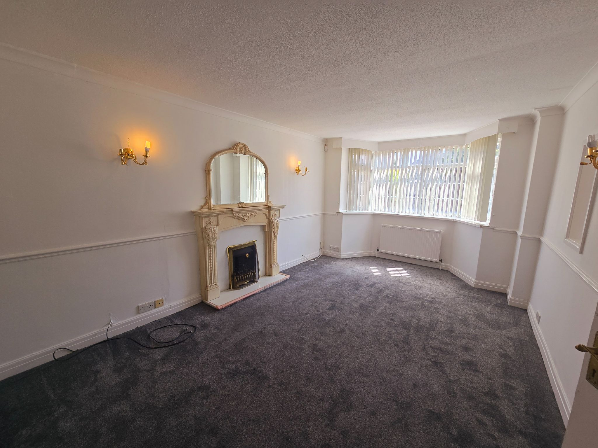 5 bedroom detached house To Let in Bradford - Property photograph.