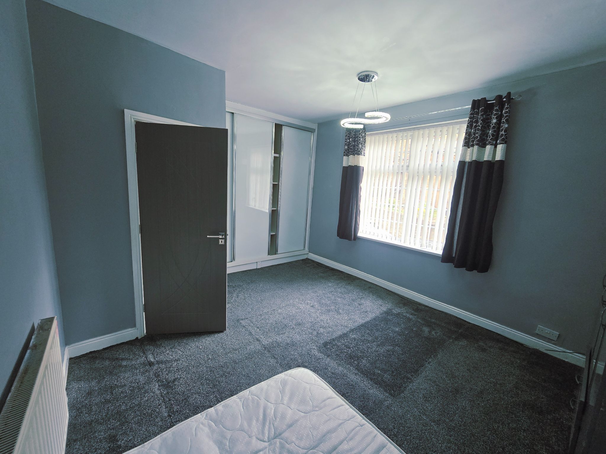  - Photograph 32