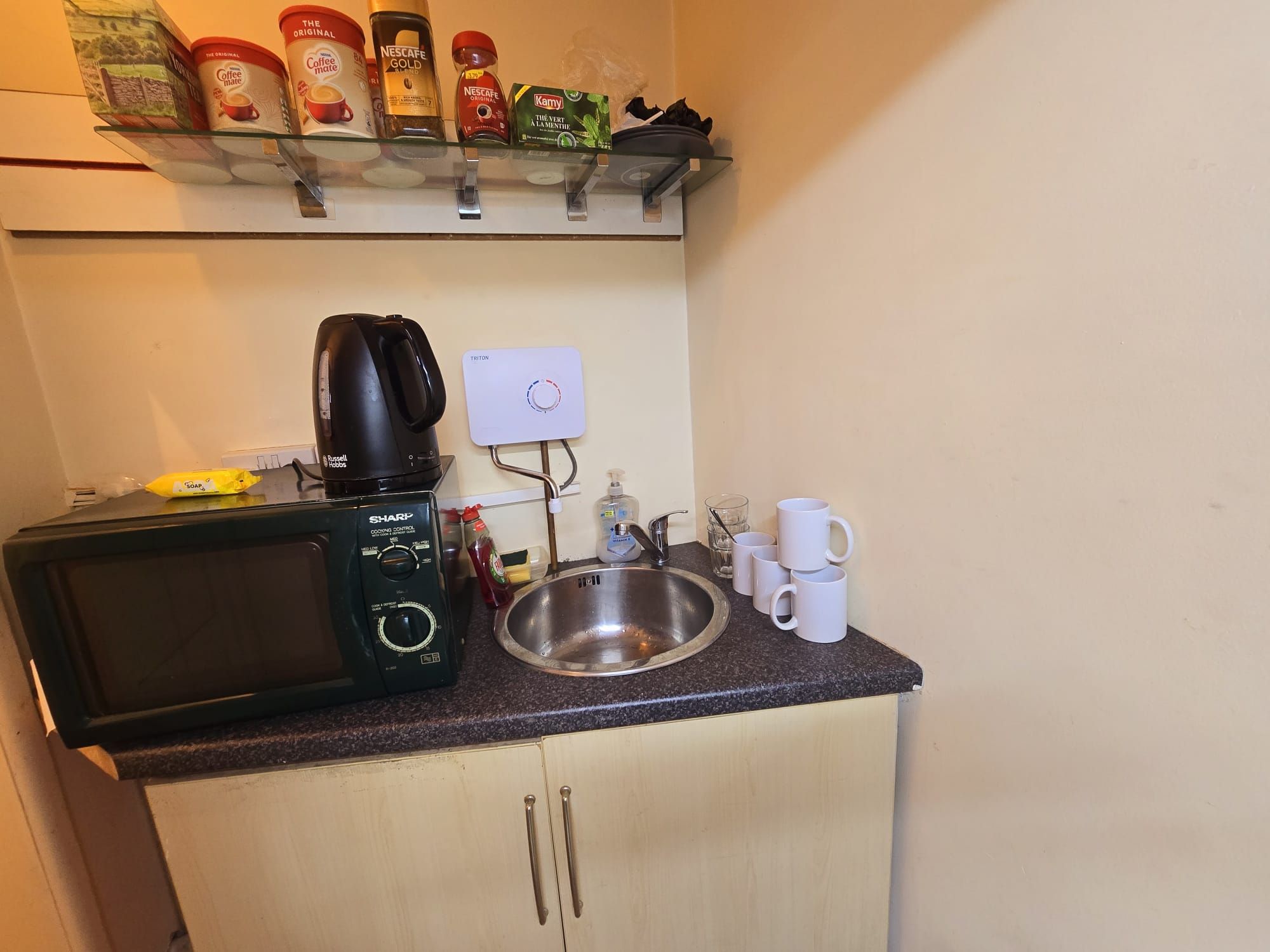  - Kitchenette