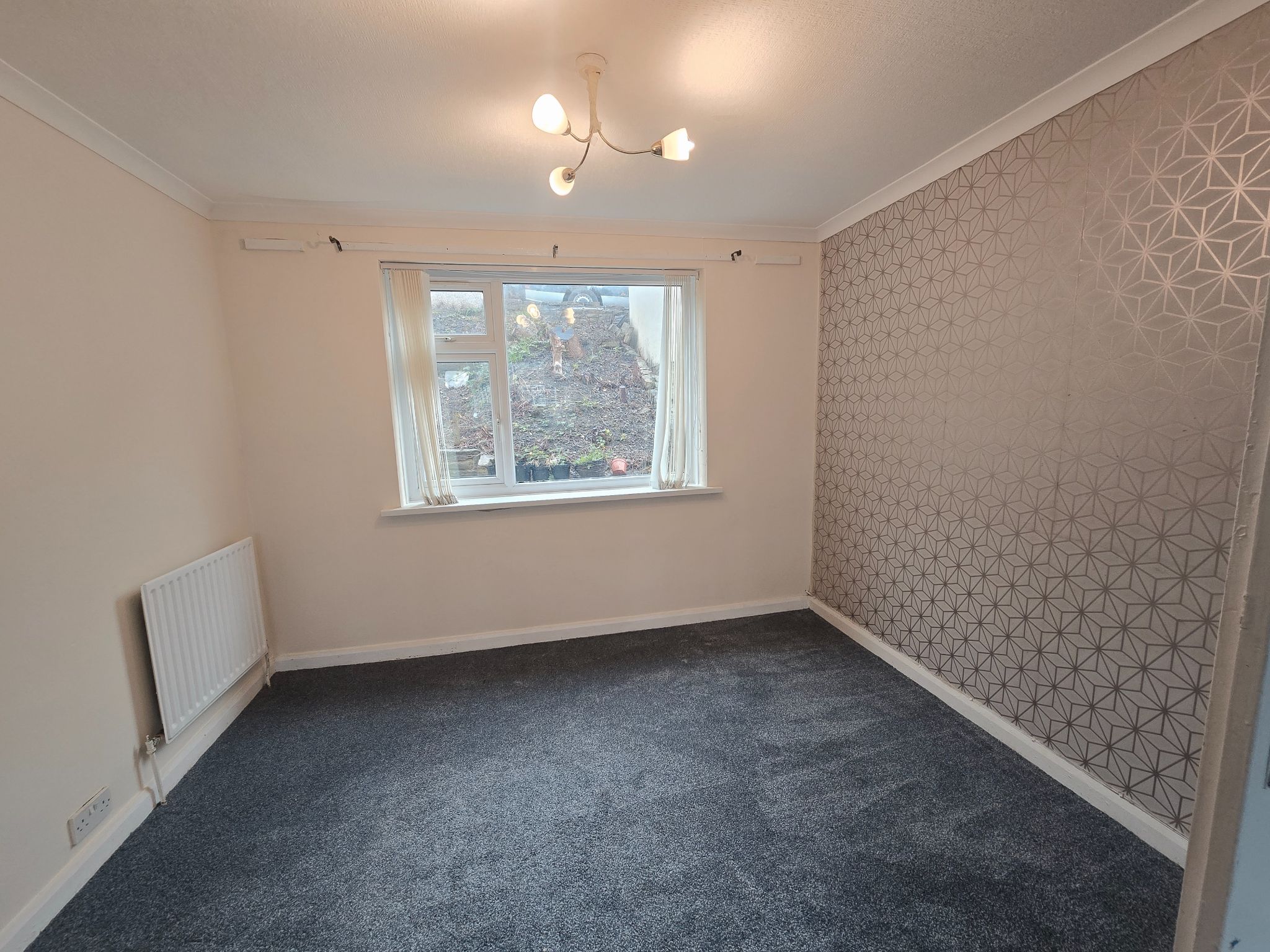 3 bedroom semi-detached house For Sale in Bradford - Property photograph.