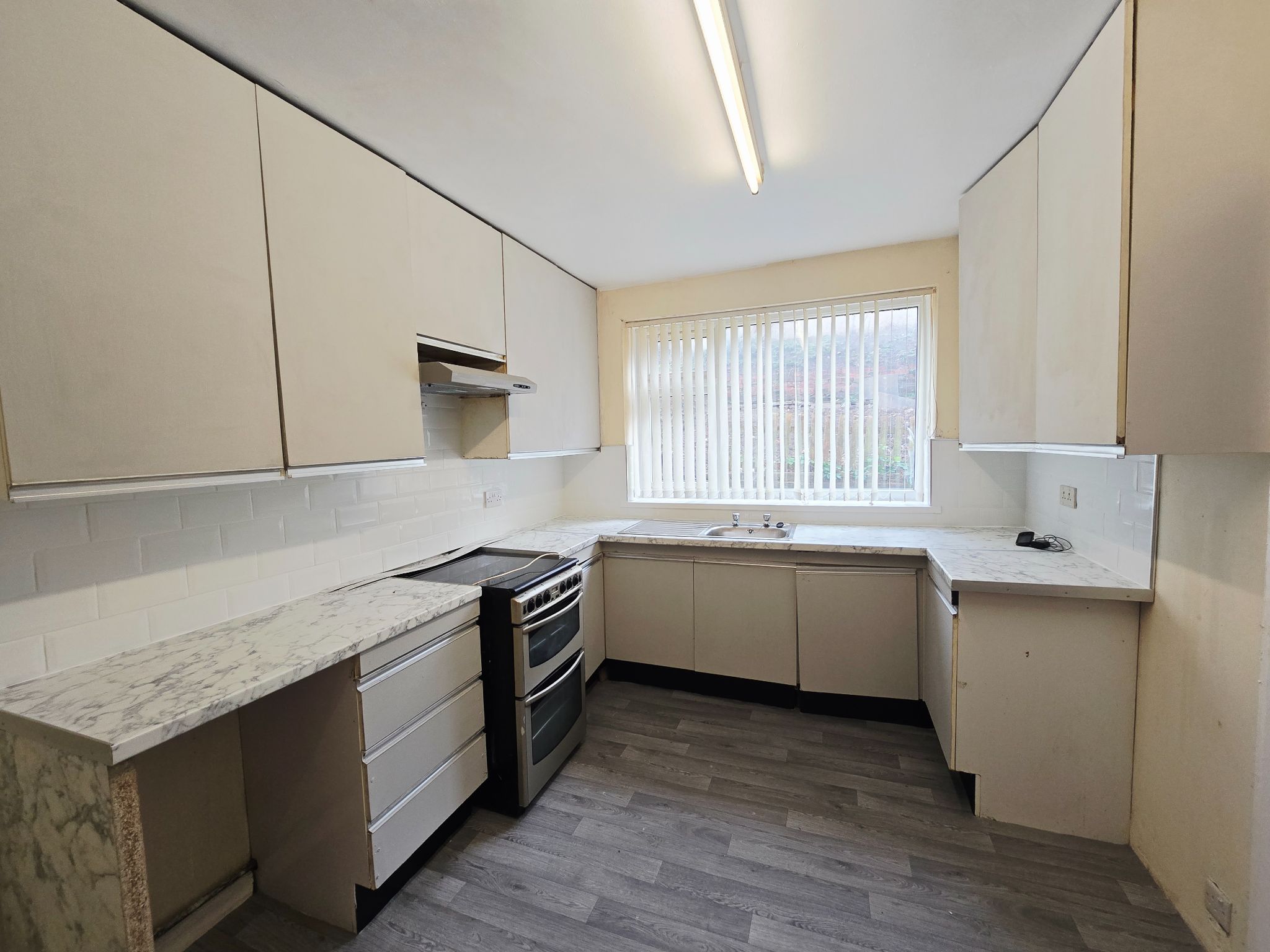 3 bedroom semi-detached house For Sale in Bradford - Property photograph.