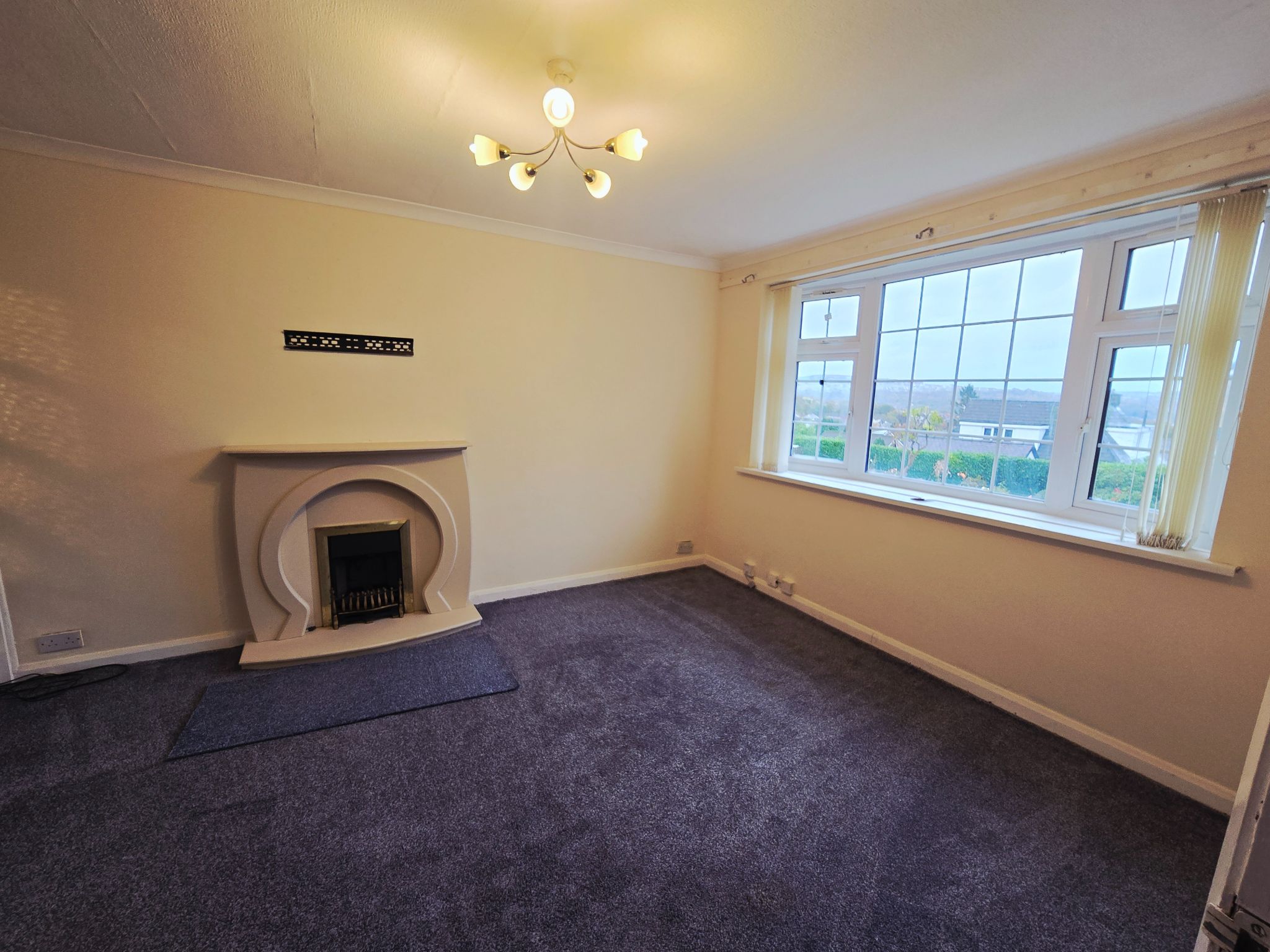 3 bedroom semi-detached house For Sale in Bradford - Property photograph.