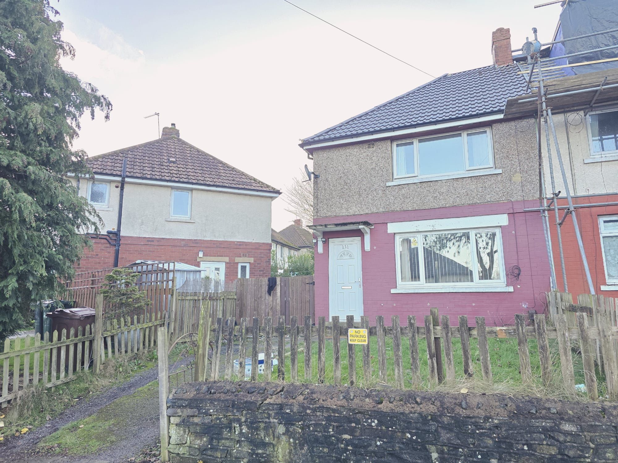 3 bedroom semi-detached house Let in Bradford - Photograph 1.