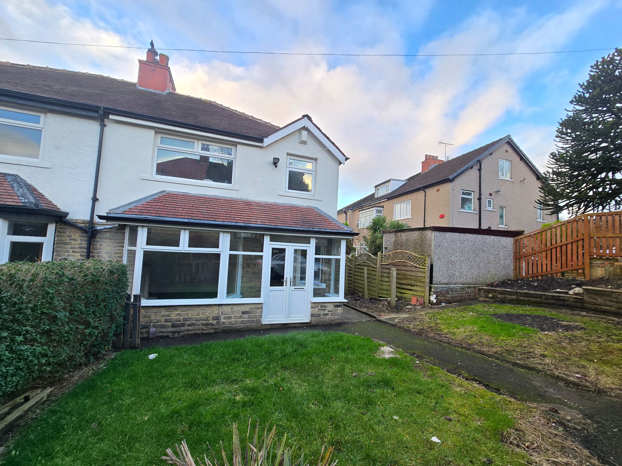 3 bedroom semi-detached house Let in Shipley - Photograph 1.
