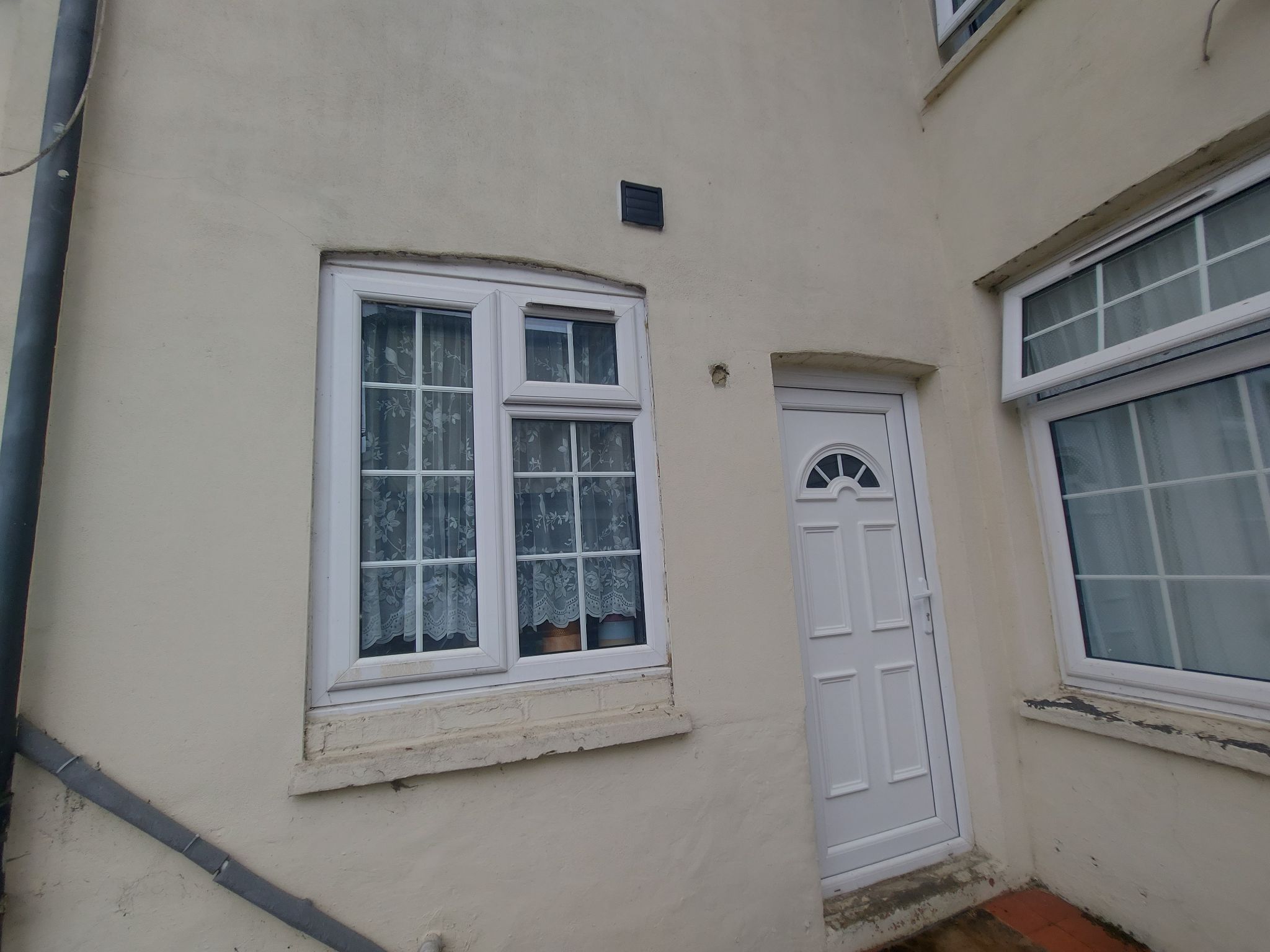 1 bedroom ground floor flat/apartment To Let in High Wycombe - Photograph 1.
