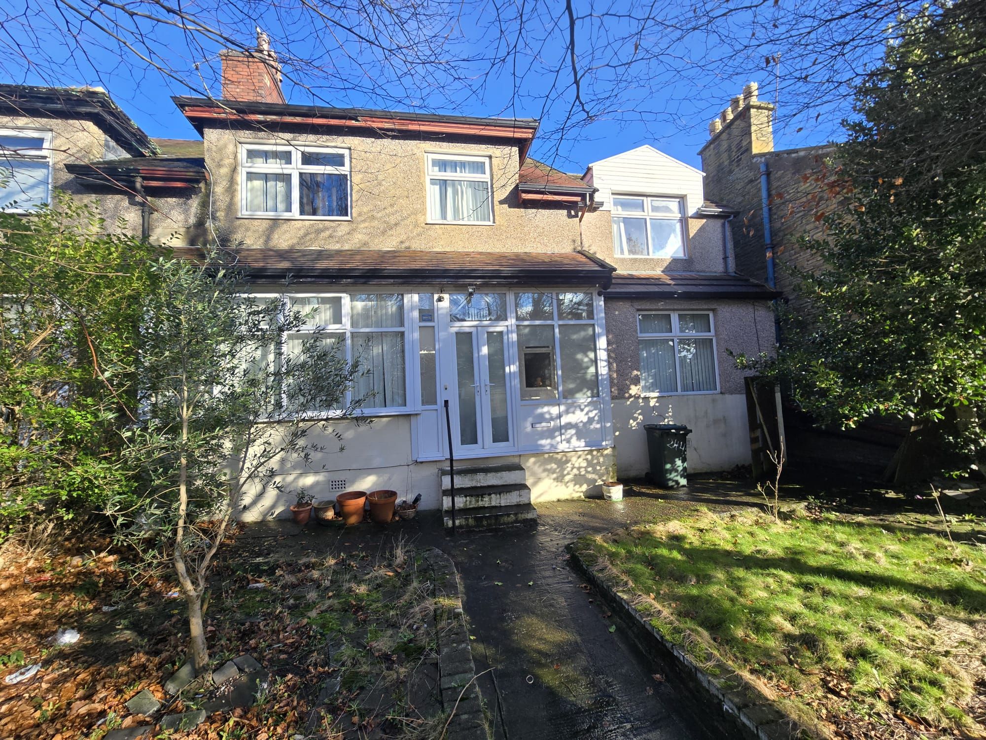 5 bedroom semi-detached house Let Agreed in Bradford - Photograph 1.