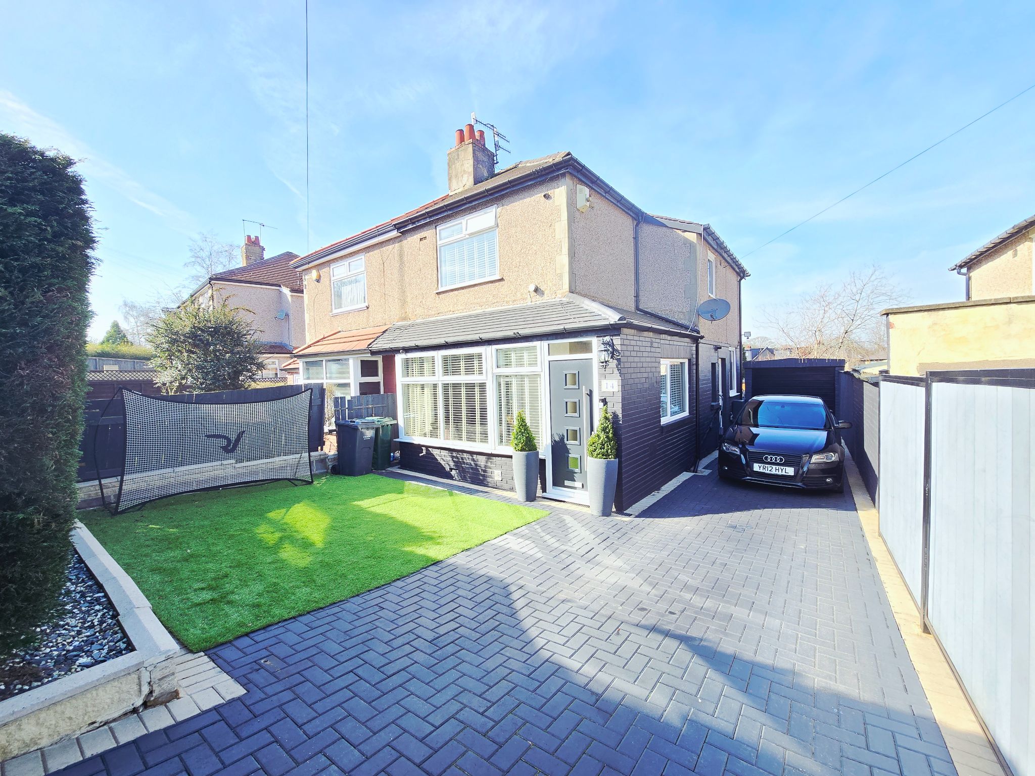 3 bedroom semi-detached house For Sale in Bradford - Property photograph.