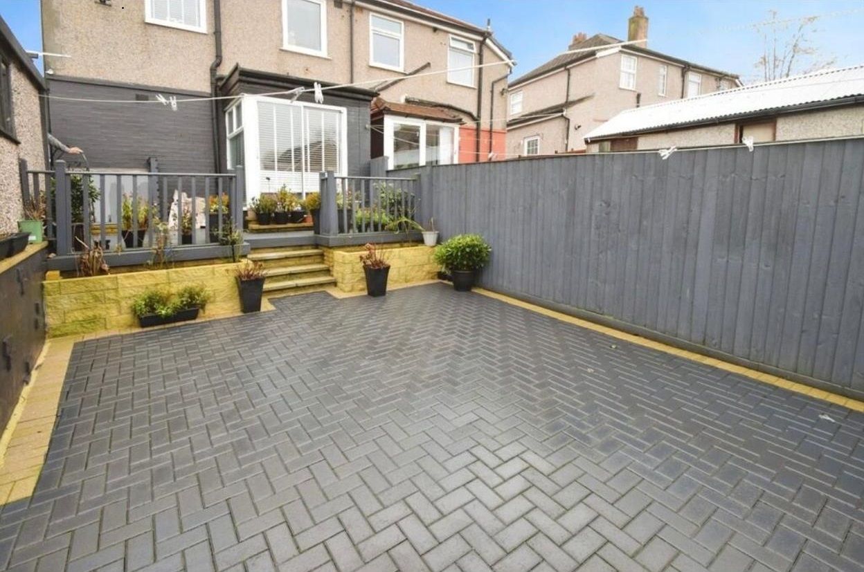  - Photograph 1