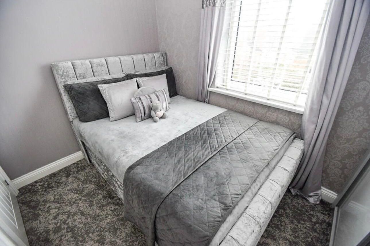 3 bedroom semi-detached house For Sale in Bradford - Property photograph.