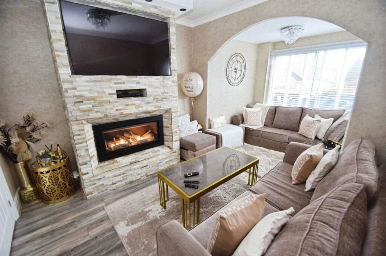 3 bedroom semi-detached house For Sale in Bradford - Property photograph.