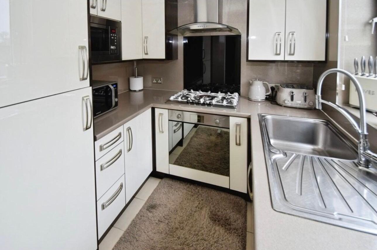 3 bedroom semi-detached house For Sale in Bradford - Property photograph.