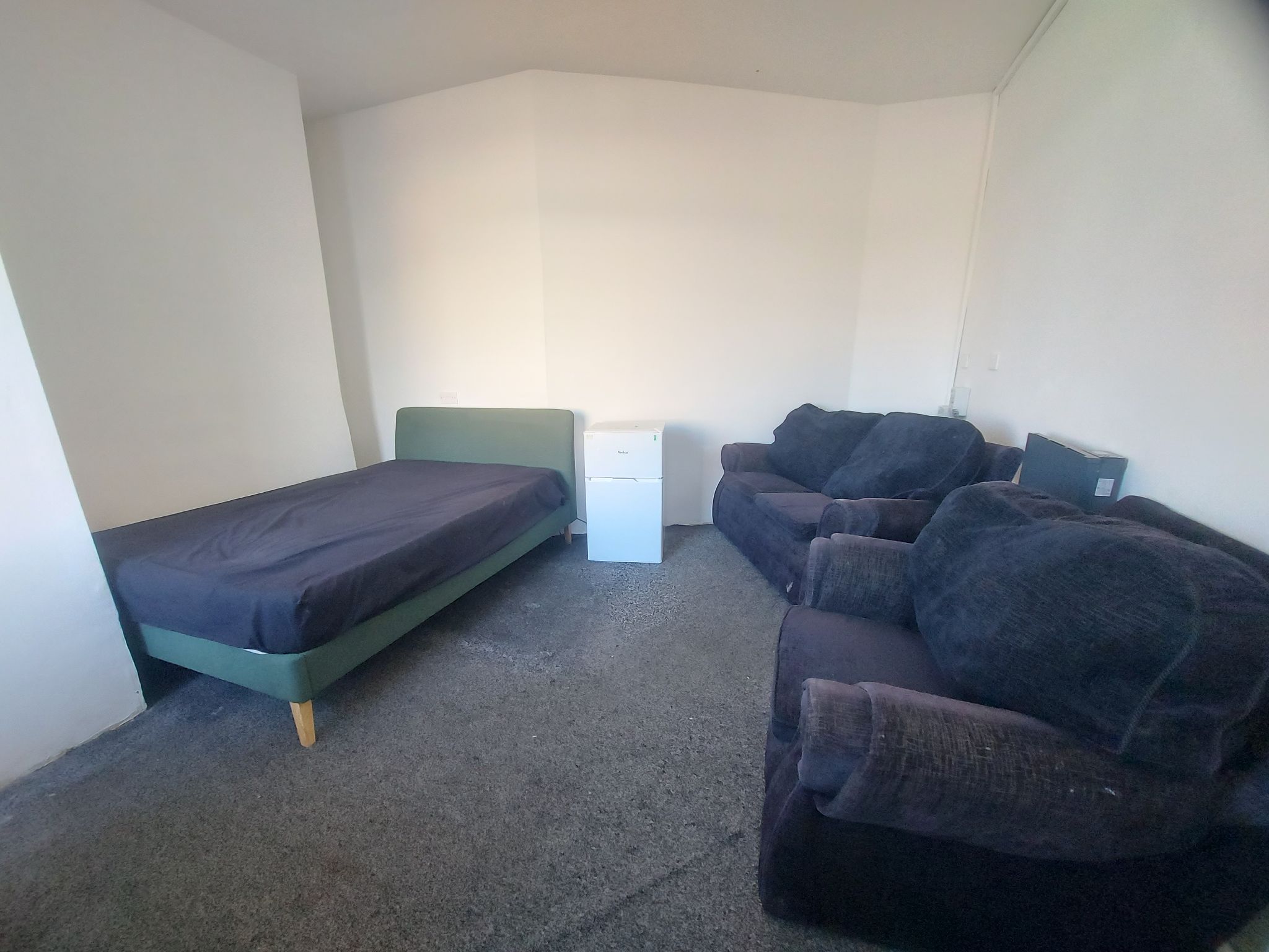 1 bedroom studio flat/apartment To Let in Bradford - Property photograph.
