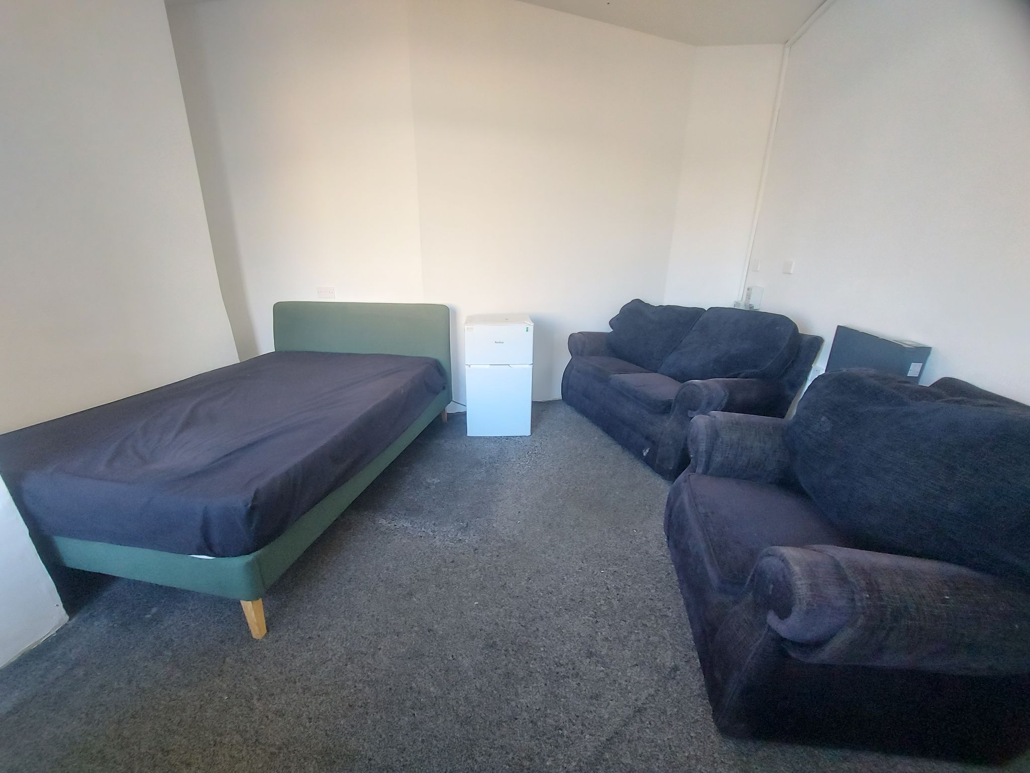 1 bedroom studio flat/apartment To Let in Bradford - Property photograph.