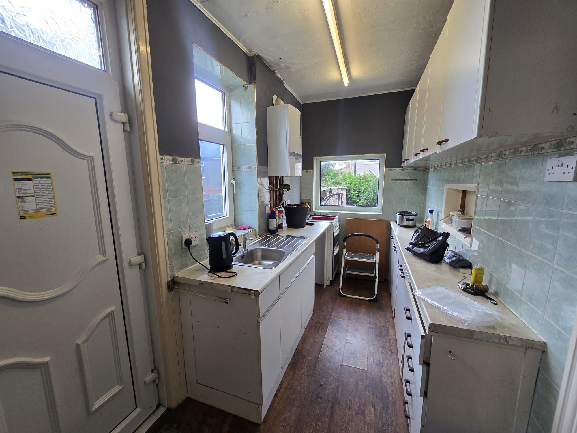 2 bedroom semi-detached house For Sale in Bradford - Property photograph.