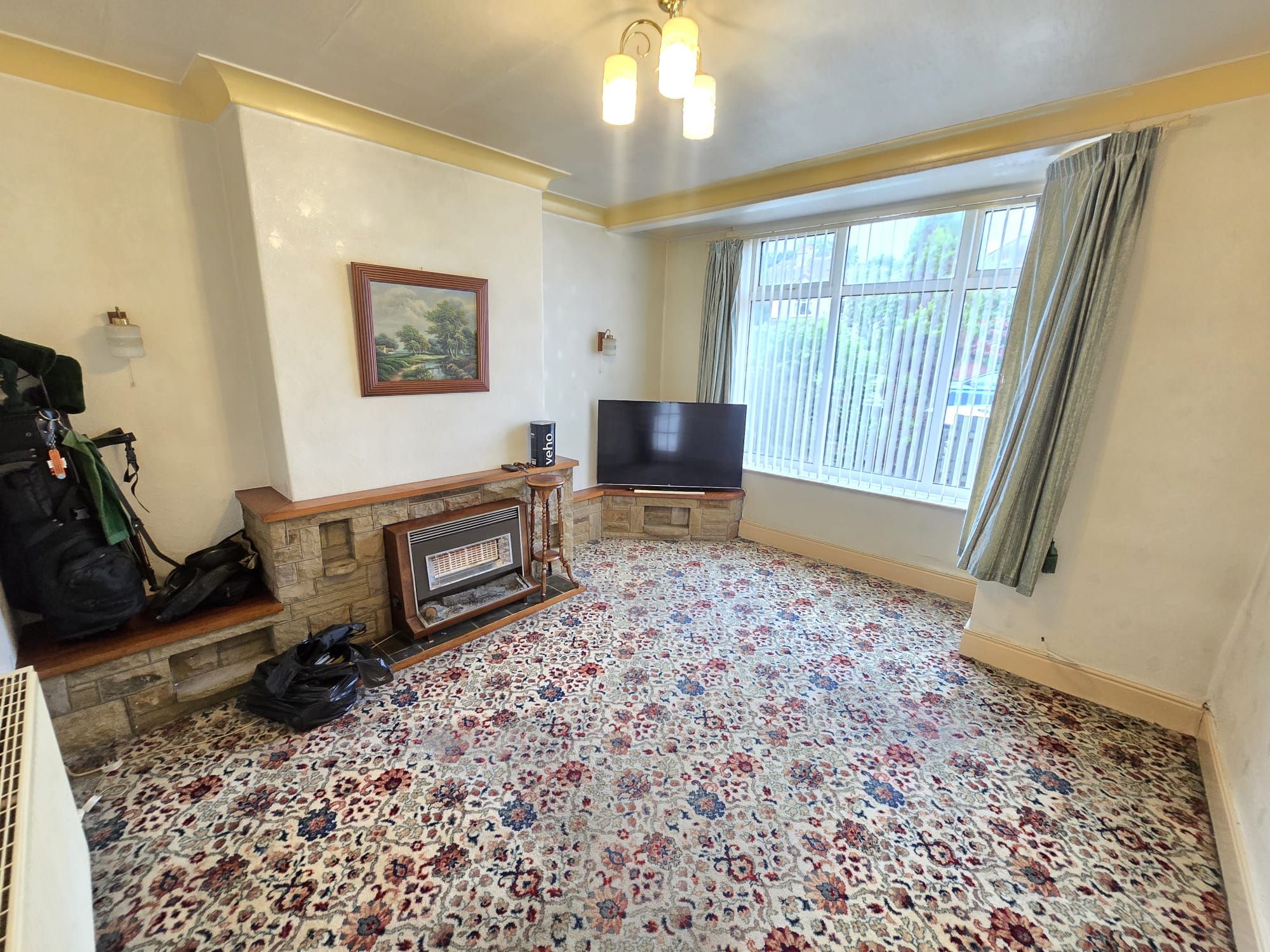 2 bedroom semi-detached house For Sale in Bradford - Property photograph.