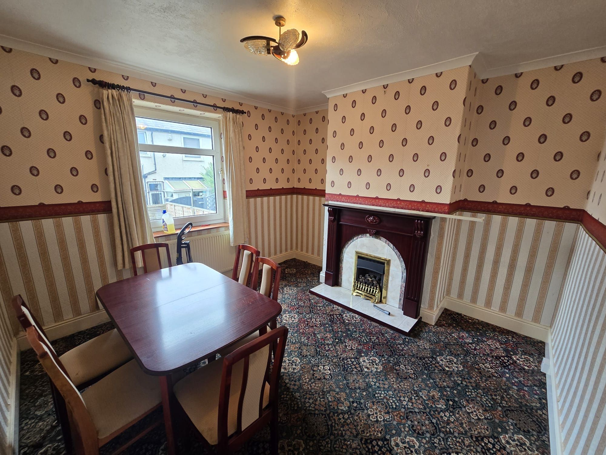 2 bedroom semi-detached house For Sale in Bradford - Property photograph.